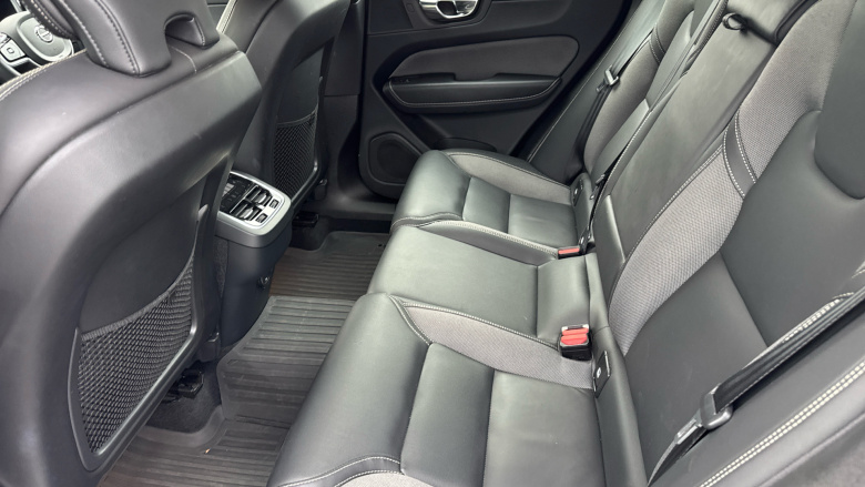 Volvo XC60 2.0 B5P Plus Dark 5dr AWD Geartronic Petrol Estate